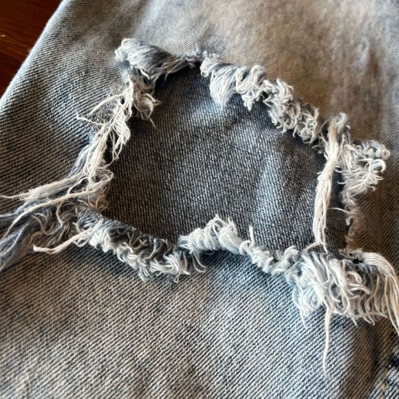 Women’s Almost Famous Size 7 Light Wash Ultra Distressed Jeans - Picture 4 of 12